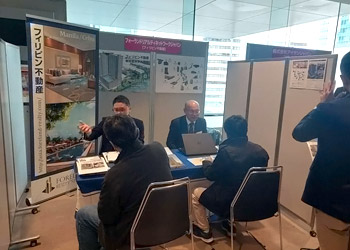 ブースでの商談の様子その2