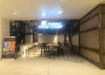 三越BGCのフードコート「ITADAKI FOOD COURT」